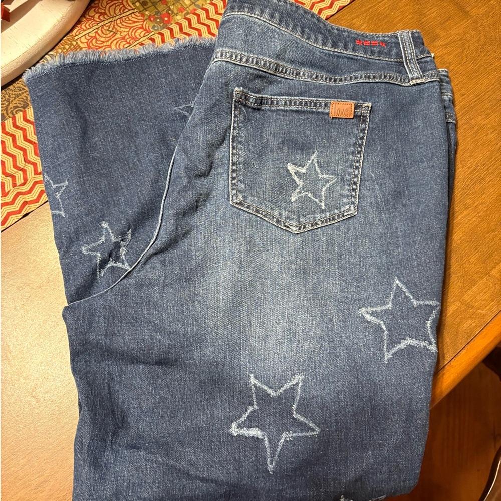 Peace Love World jeans with embroidered Star-detailing - Picture 7 of 8